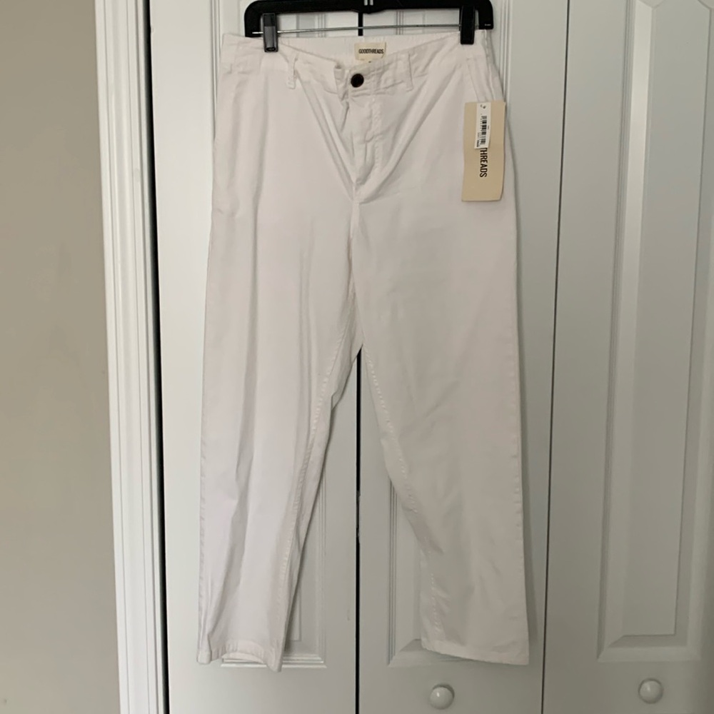 Good threads ivory cropped pants.  Ladies size M.